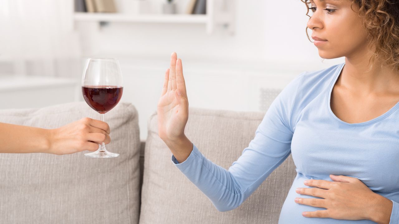 Cosa fare se ho bevuto mentre ero incinta? Quali sono i rischi per il bambino?