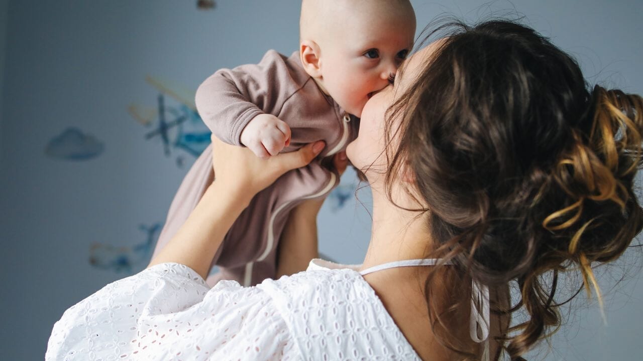 Prenditi cura della tua salute fisica e mentale nel post parto: strategie e consigli per le mamme